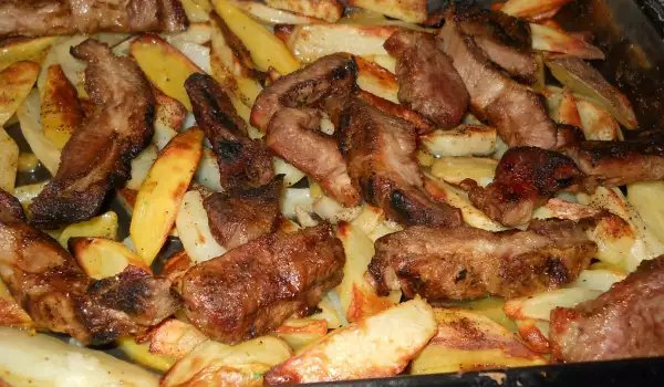 Pečena svinjska rebarca sa mladim krompirićima