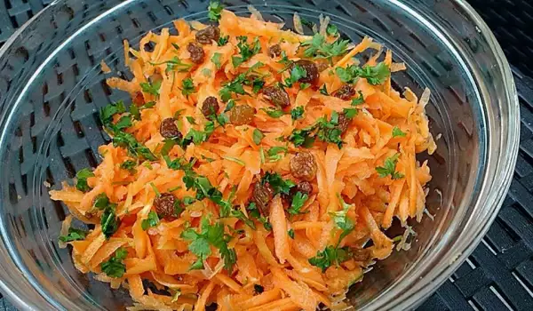 Salata od šargarepe sa medenim dresingom