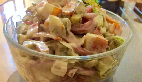 Salata sa surimi štapićima