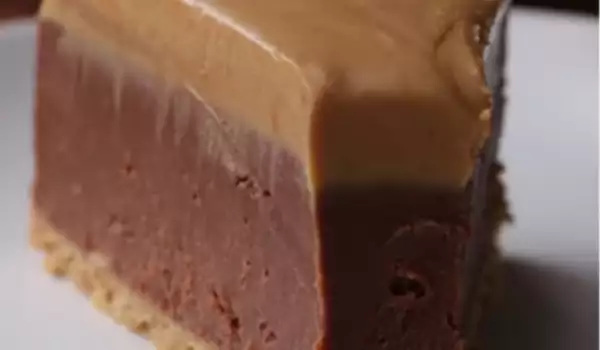 Čokoladni čizkejk sa puterom od kikirikija
