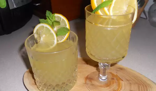 Letnji sok od zove, limuna i nane