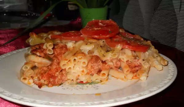 Grčke špagete sa mlevenim mesom i mocarelom