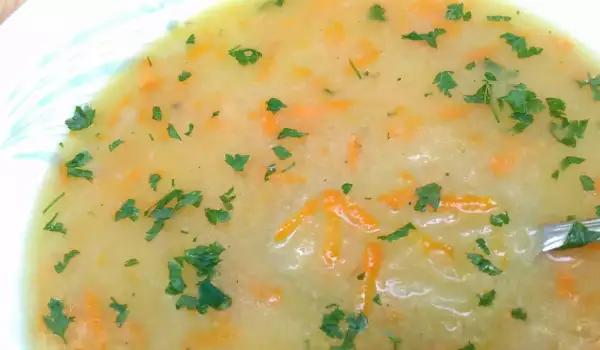 Supa sa grizom, krompirom i šargarepom