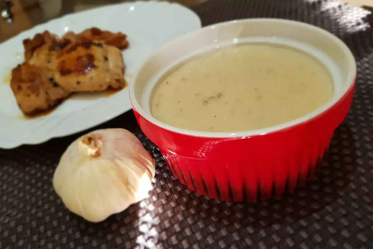 Testenina sa Belim Lukom i Maslacem
