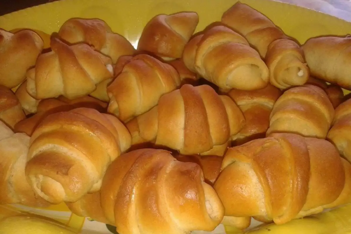 Kiflice sa Sirom i Susamom