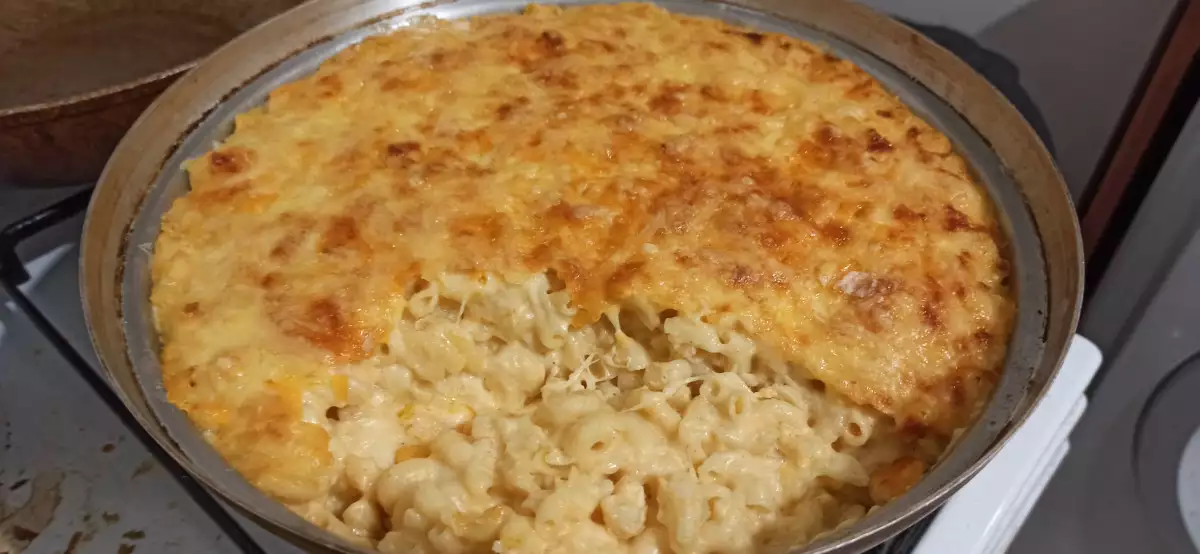 Makarone sa Sirom i Paradajz Sosom