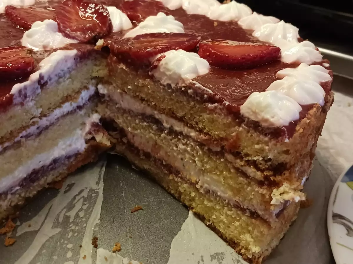 Torta sa jagodama Nežna lepotica