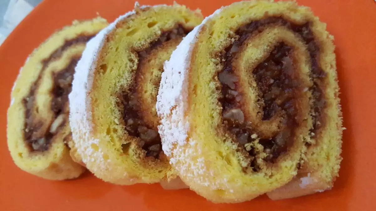 Rolat Sa Marmeladom Od šipka I Orasima - Recept | BonApeti.rs