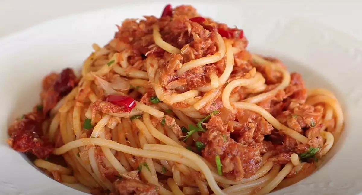 Špagete u Sosu od Paradajza i Tunjevine