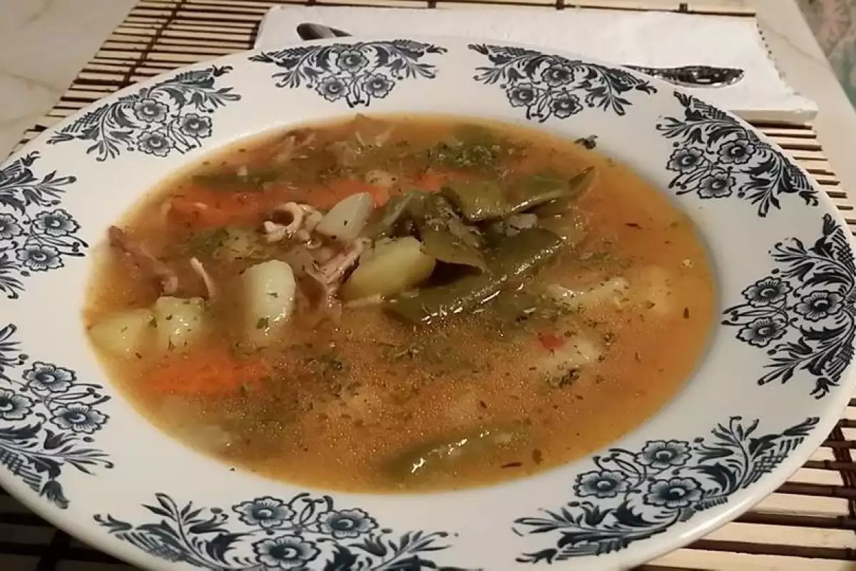 Bela Pileća Čorbica