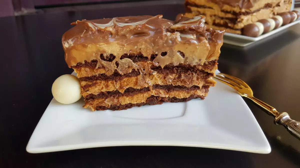 Torta sa kakao keksom i Dulce de leche-om