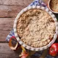 Krambl od jabuka i suvog grožđa