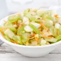 Zdrava salata od celera i zelene jabuke
