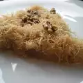 Kadaif sa orasima preliven sirupom