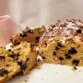 Kolač sa sušenim voćem i braon šećerom