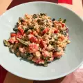 Salata od kinoe sa dresingom od sitnog sira