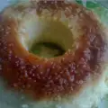 Kuskus sa krem karamelom u kalupu za kuglof