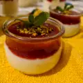 Domaći puding sa jagodama i malinama