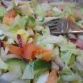 Salata od kineskog kupusa i kobasice