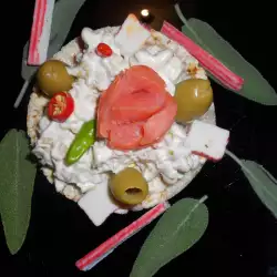 Antipasto sa pirinčanim krekerima