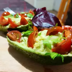 Salata sa avokadom i čeri paradajzom