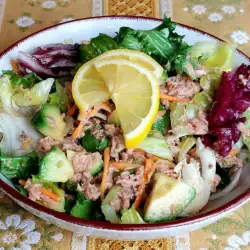 Salata sa avokadom i tunjevinom