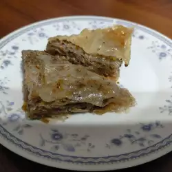 Trouglasta baklava sa orasima