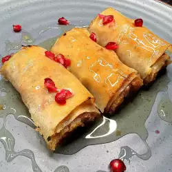 Pita sa jabukama prelivena sirupom