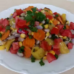 Raskošna salata od pasulja sa pečenim povrćem