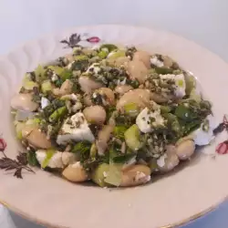 Salata od pasulja sa lukom, sirom i začinima