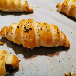 Kroasani od lisnatog testa sa marmeladom