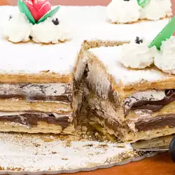 Rođendanska torta sa šećerom u prahu