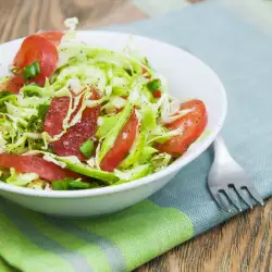 Salata od kineskog kupusa i paradajza