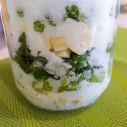Celer sa solju u tegli