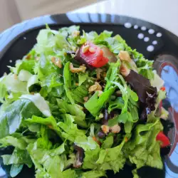 Zdrava salata sa paradajzom