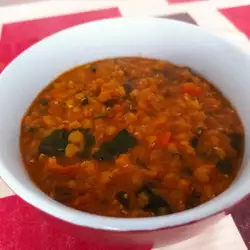 Jednostavna supa od crvenog sočiva i spanaća
