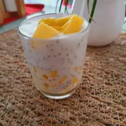 Desert u čaši sa mangom