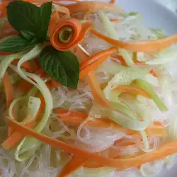 Kineska salata sa pirinčanom fidom i krastavcima