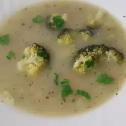 Čorba od brokolija sa sojinim ljuspicama