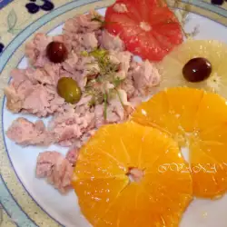 Salata sa tunjevinom i sokom od limuna