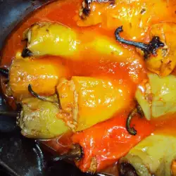 Punjene paprike u sosu od paradajza