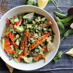 Salata od povrća sa ljutim paprikama