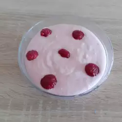 Domaći jogurt sa malinama