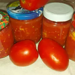 Konzerviran paradajz u teglama za zimu