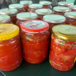 Pasterizovani paradajz u teglama