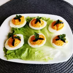 Punjena jaja sa zelenom salatom