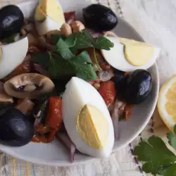 Salata od pečuraka sa pečenim paprikama i jajima