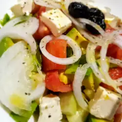 Grčka salata sa avokadom