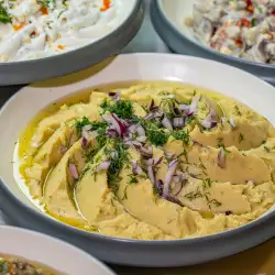 Grčki namaz sa maslinovim uljem i lukom