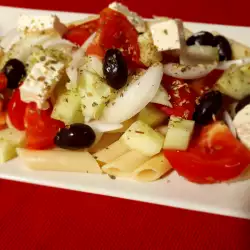 Grčka salata sa makaronama